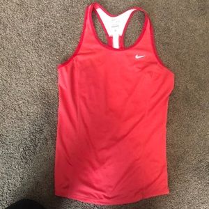 ⭐️ 3/$12 ⭐️ starred items only! 
Nike dri fit tank top. Size small.